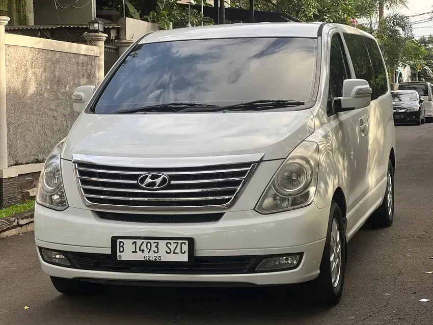 HYUNDAI H1 Elegant 2.4 AT 2012 _No PR Siap Pakai