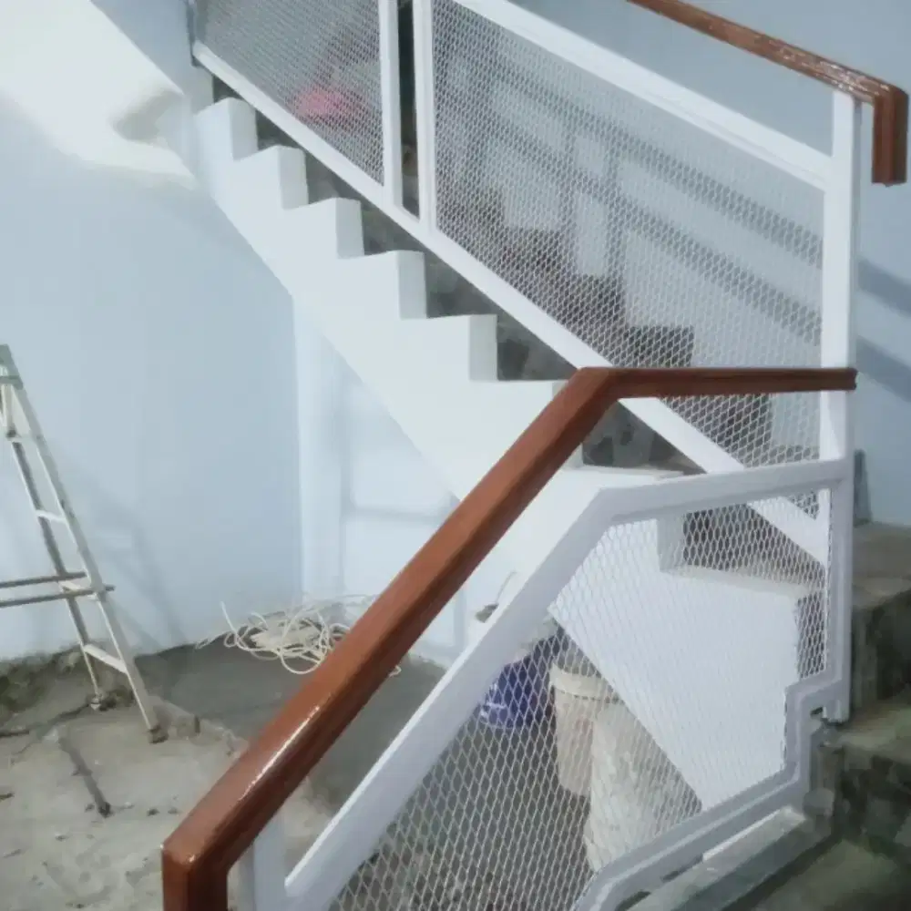 railing tangga expanded minimalis kombinasi conwood