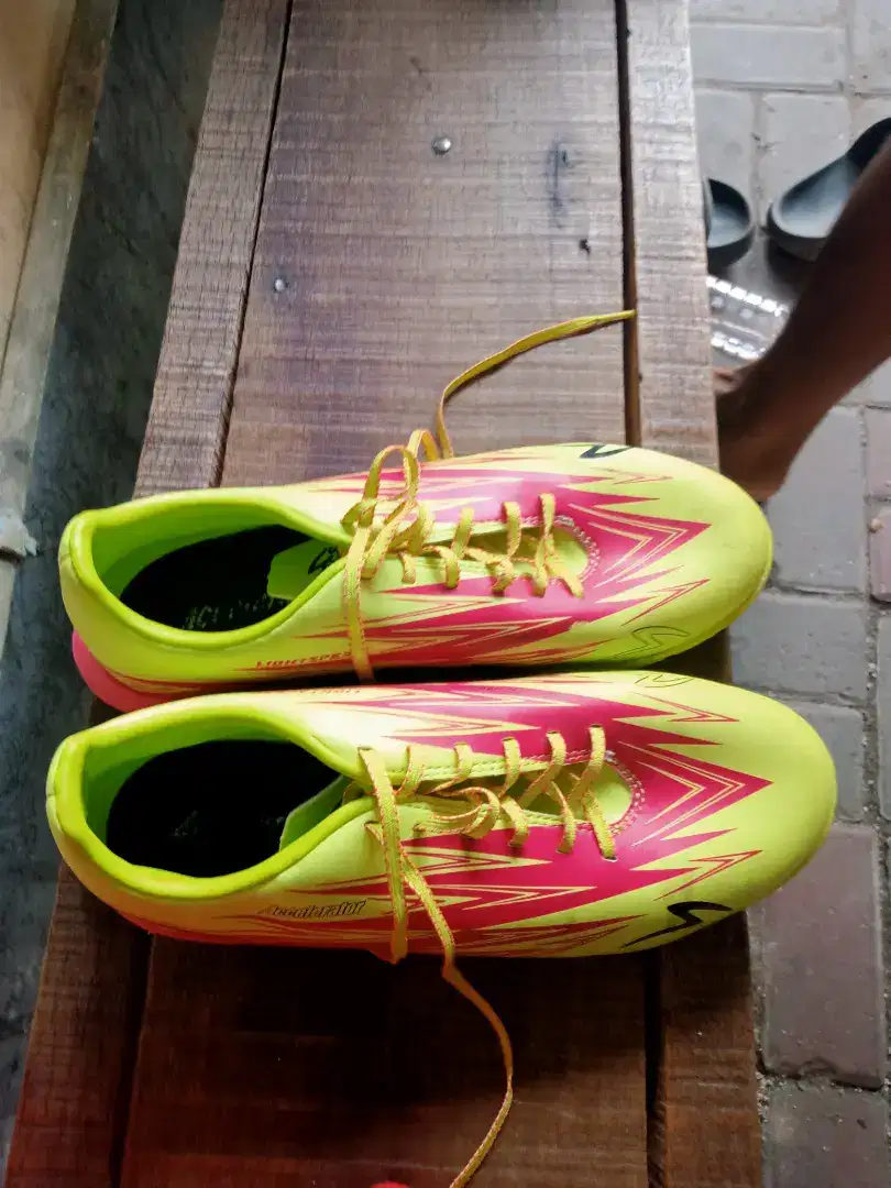 Sepatu bola/Futsal merek SPECS Original