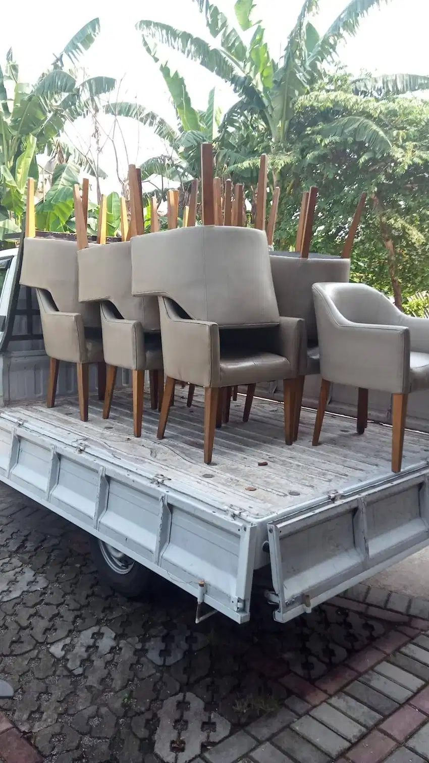 SOFA KURSI KULIT KAKI KAYU DESAIN KLASIK