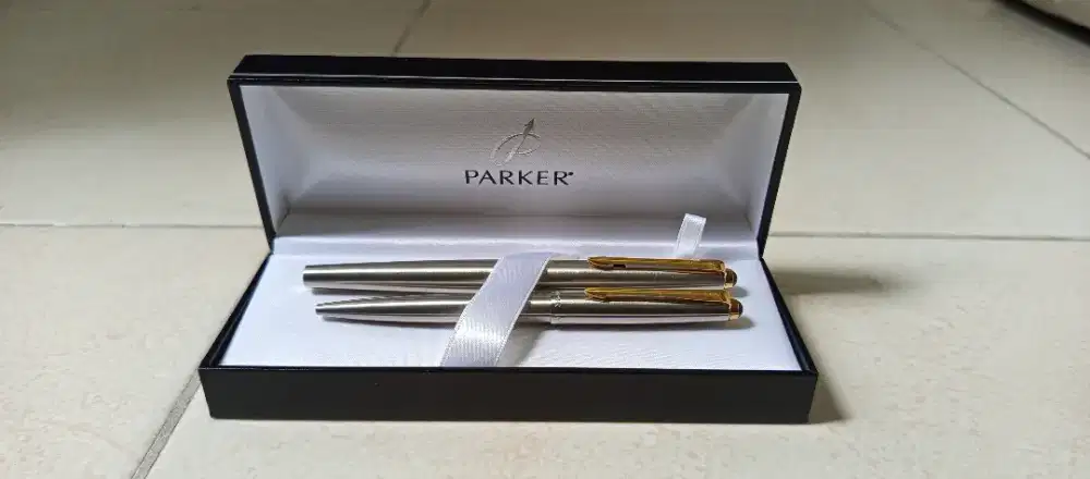 BALLPOINT PEN VINTAGE PARKER 45 CHROME GOLDTONE MADE IN UK