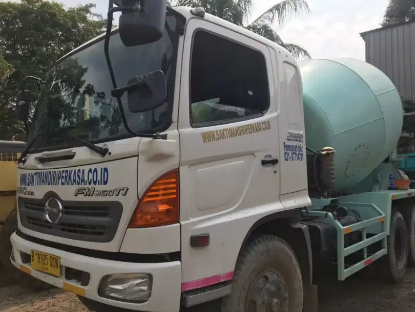 Truck Mixer Hino TI  260 FM 2012