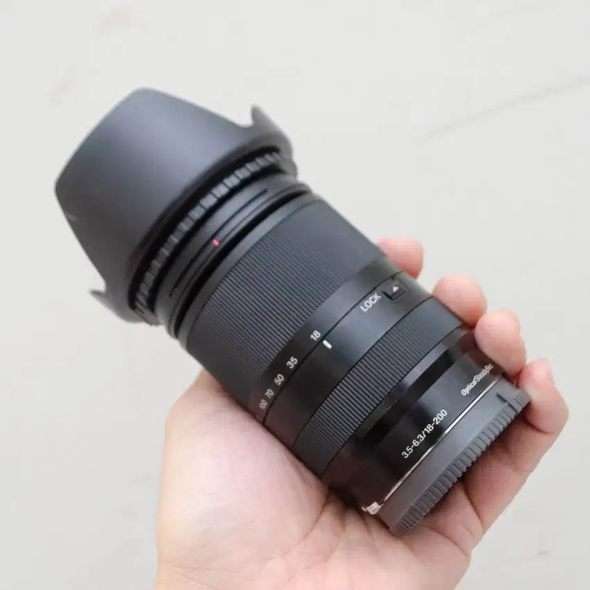 Sony E 18-200mm F/3.5-6.3 OSS LE bagus