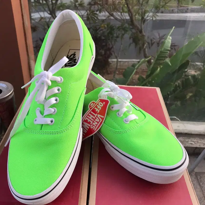 vans era new with box  neon green gecko