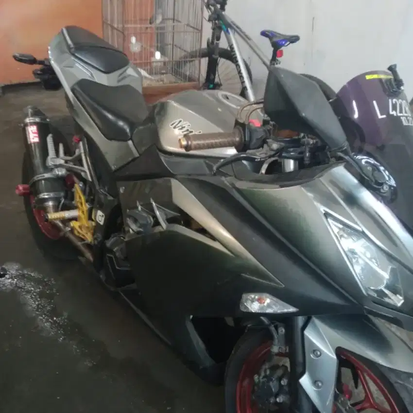 DI JUAL MOTOR KAWASAKI NINJA 250 FI 2013 dijual cepat