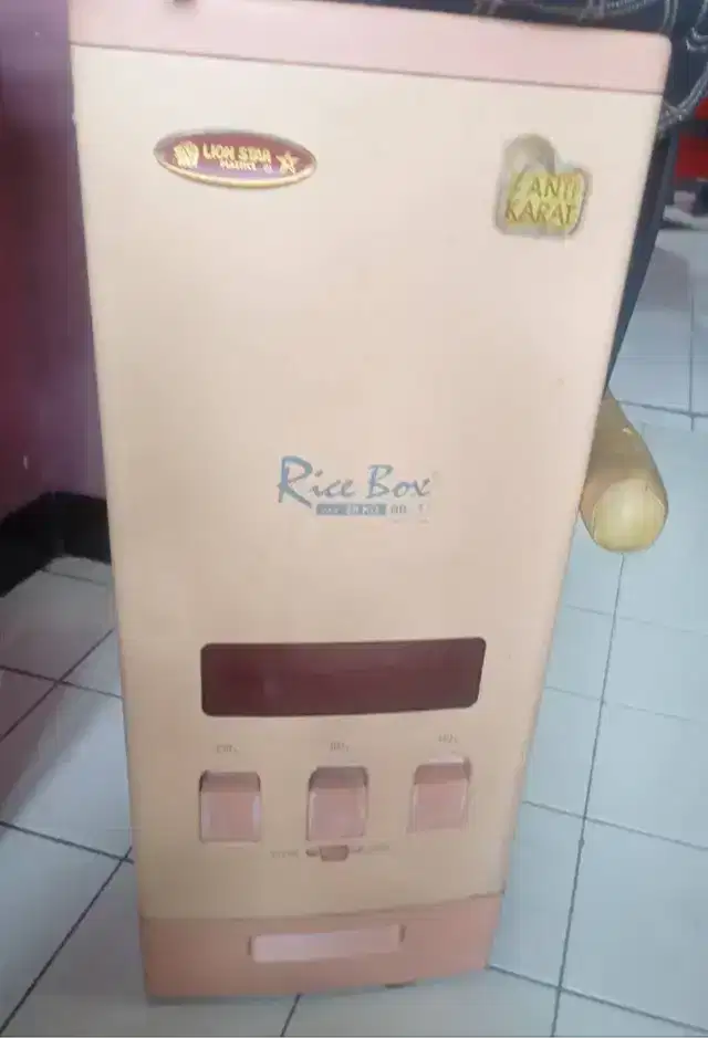 Obral box Beras 28 kg Lion star
