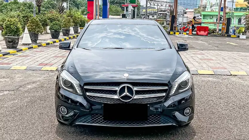 Tdp35JT Mercedes Benz Mercy A200 Hatchback HB Hitam Metalik Low Km