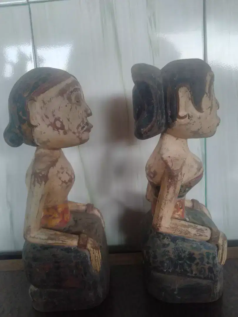 Patung primitif LoroBlonyo sepasang