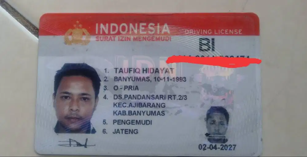 Mencari lowongan pekerjaan driver.