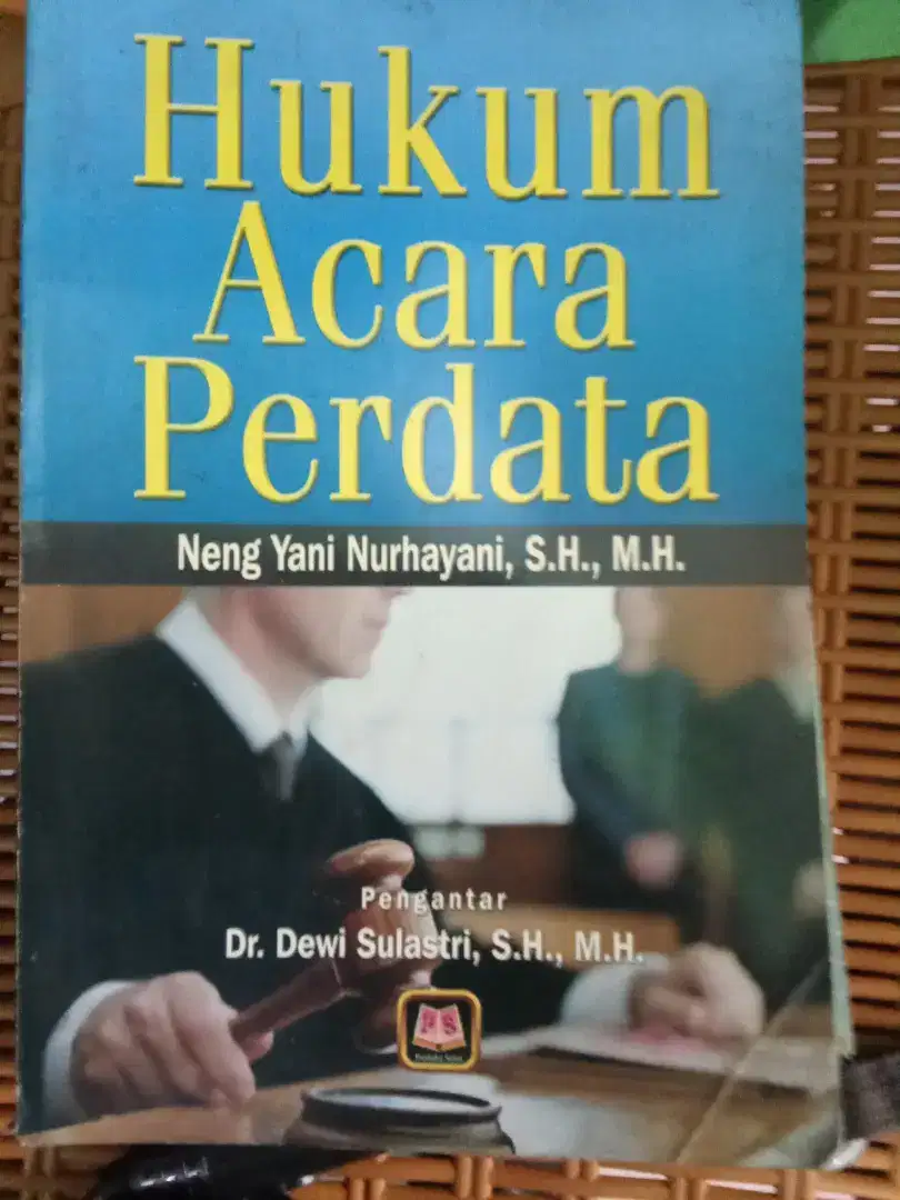 Asal laku Jual 2 buah buku hukum hal.tebal