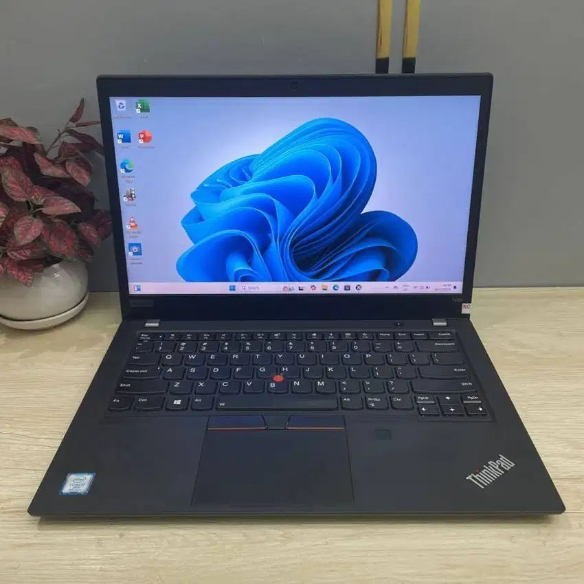 Laptop Lenovo Thinkpad T490 Core i7 Gen8 Touch RAM 16/256GB M-ETM