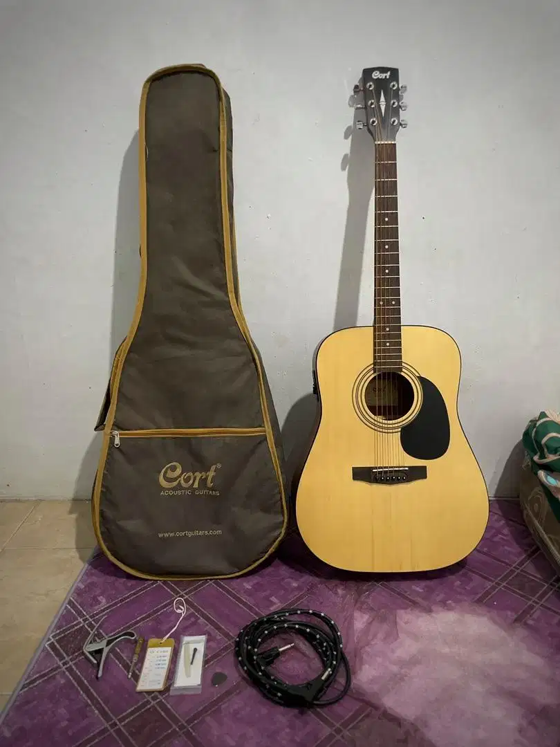 DIJUAL Gitar Cort Original MULUS SEPERTI BARU Karna jarang pakai