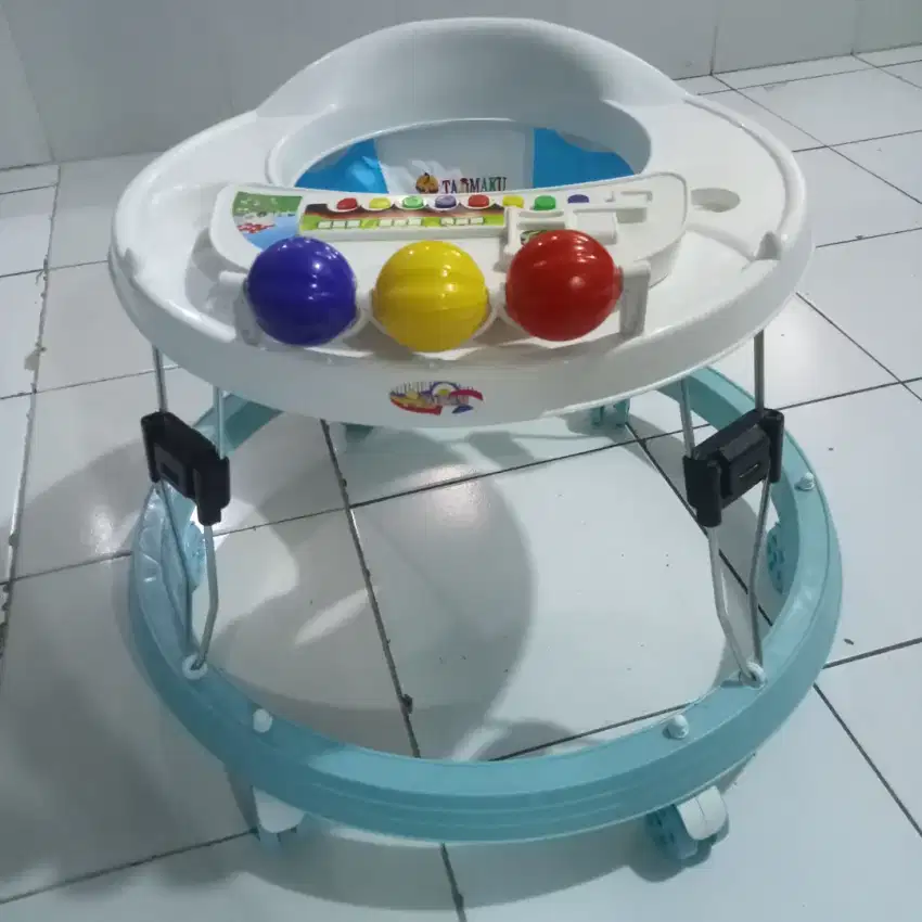 BABY WALKER BARU MERK TAJIMAKU13513
WARNA PUTIH MIX BIRU MUDA