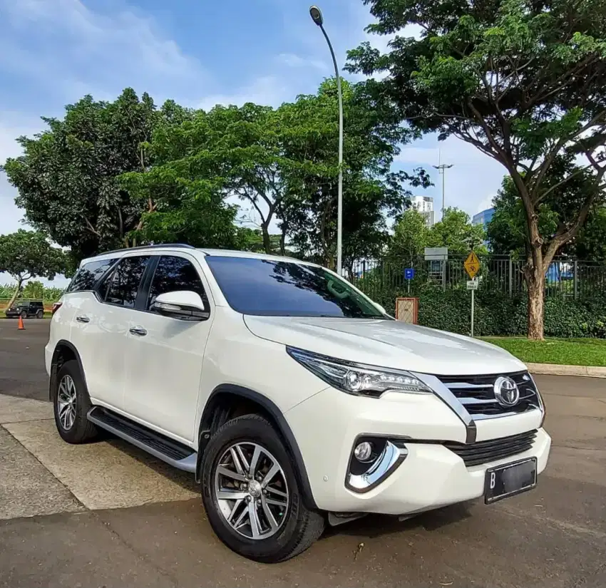 TOYOTA FORTUNER VRZ 2.4 AT 2017 LOW KM 39rb SUPER ISTIMEWA !!