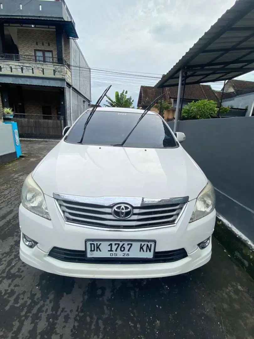 Dijual pribadi Mobil Innova V Luxury th 2013