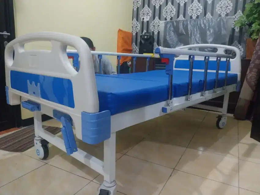 Dijual bed pasien 2 crank Ranjang rumah sakit