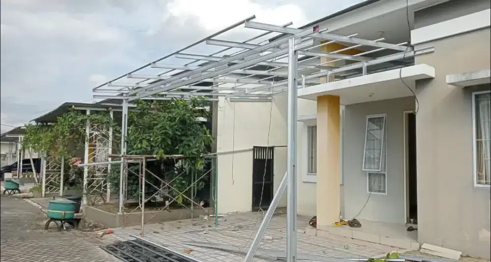 Kanopi baja ringan terpasang