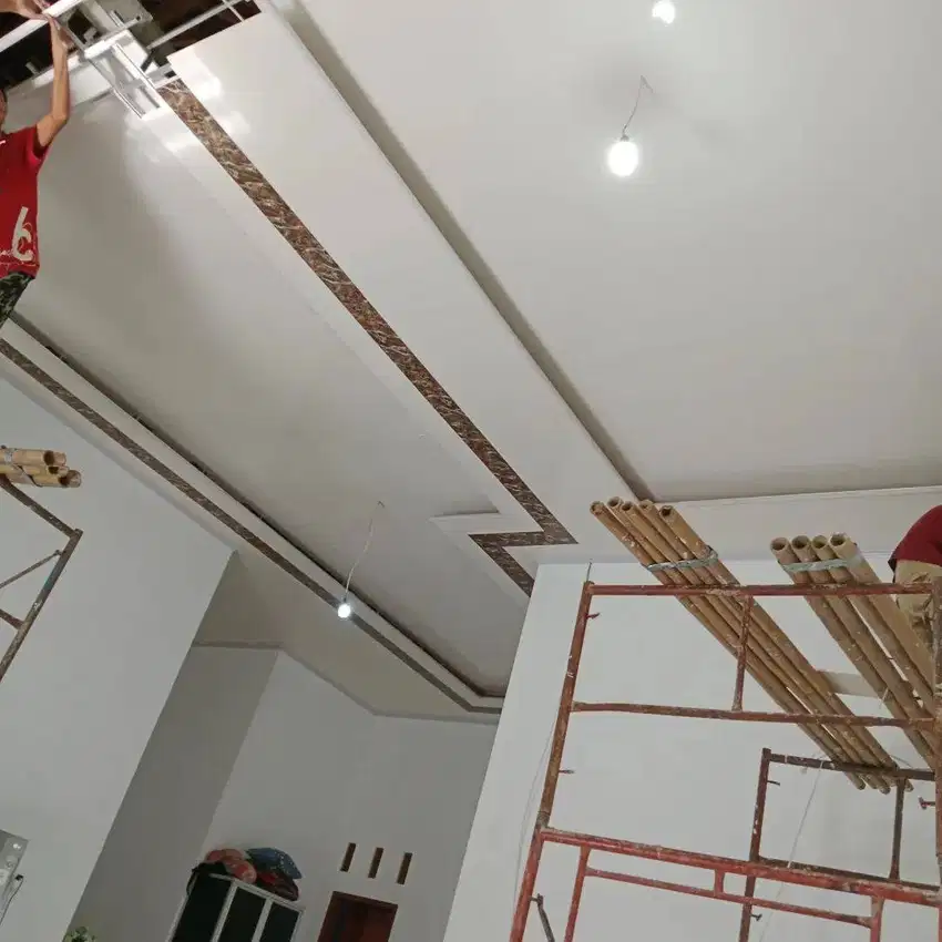 Sekat Plafon Partisi PVC GRC Gypsum Jasa Tukang Pasang Wall Moulding