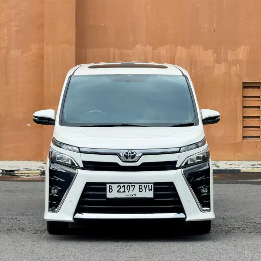 (DP 35 Jt) Toyota Voxy 2.0 AT 2019