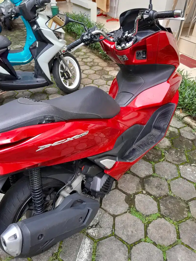 Honda PCX 2023 CBS Red over kredit