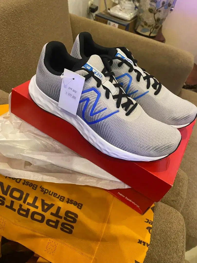 Sepatu running New Balance size 42,5 masih baru jual saja tdk terpakai