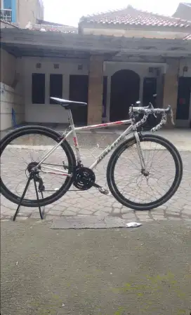 Sepeda roadbike bekas