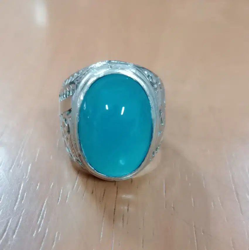 Bacan Doko Bluish kristal semi giwang