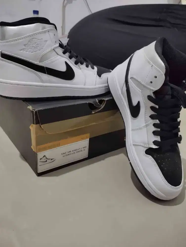 Sepatu Air Jordan 1 Mid White