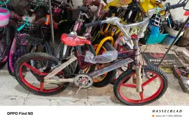 di jual sepeda anak utk umur 7 tahun yg berminat bs langsung wa