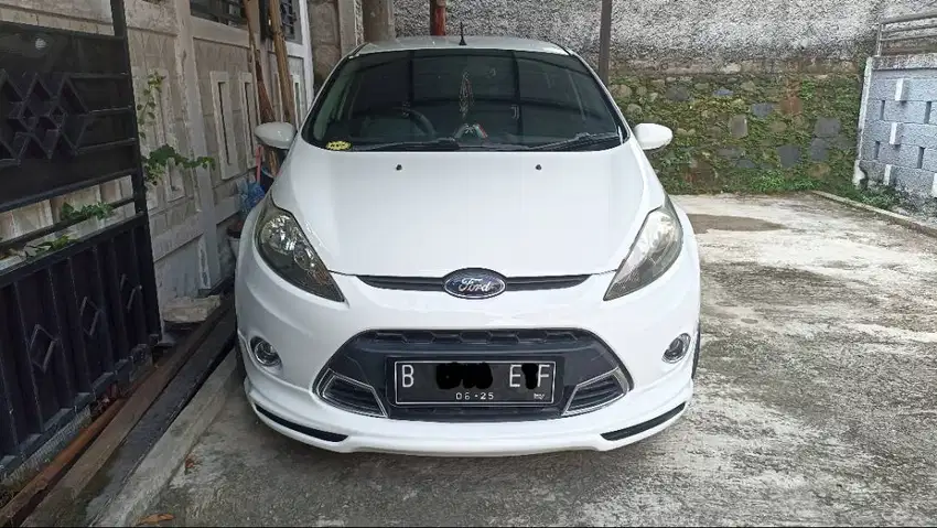 Ford Fiesta 1.6 Sport A/T 2011 Putih