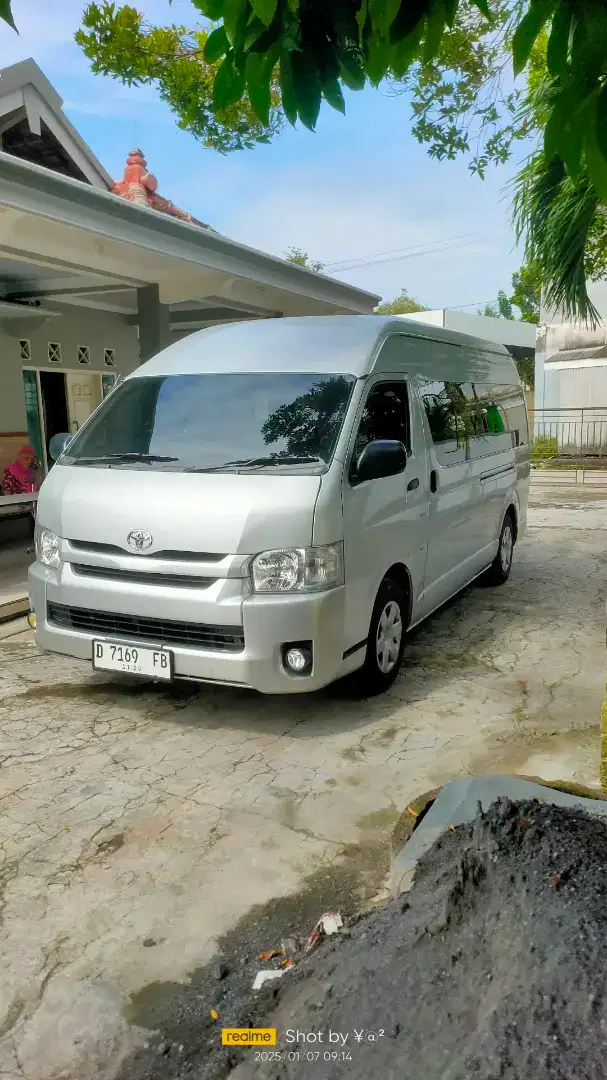 FOR SALE HIACE COMMUTER 2017