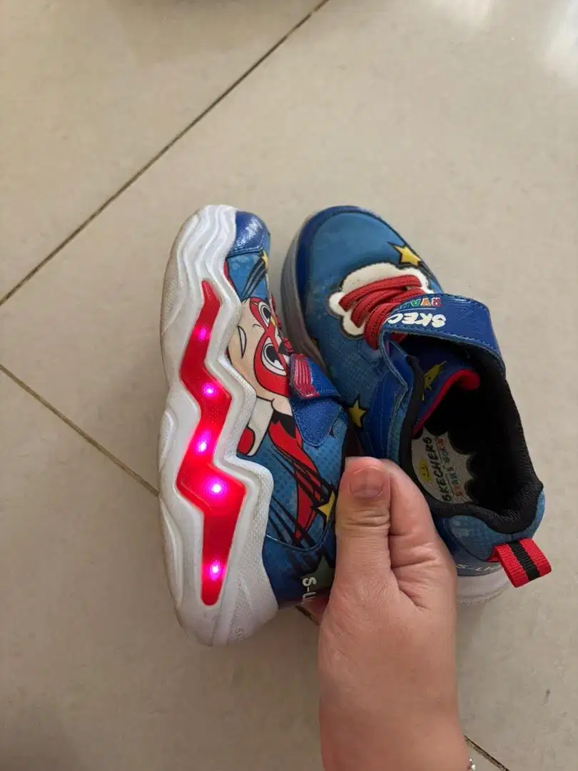 Sepatu anak skechers