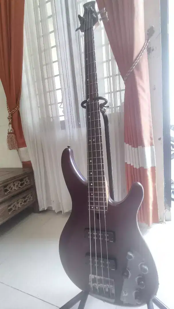 Bass Yamaha TRBX504