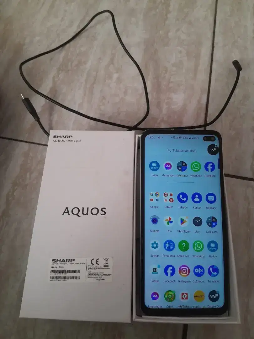 Di jual hp SHARP AQUOS 4 PLUS RAM 6/128