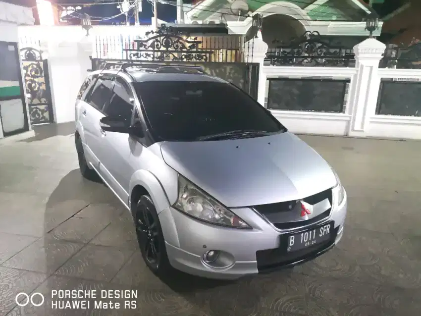 Mitsubishi Grandis Gt 2009 abu abu metalik (Silver) tipe tertinggi GT