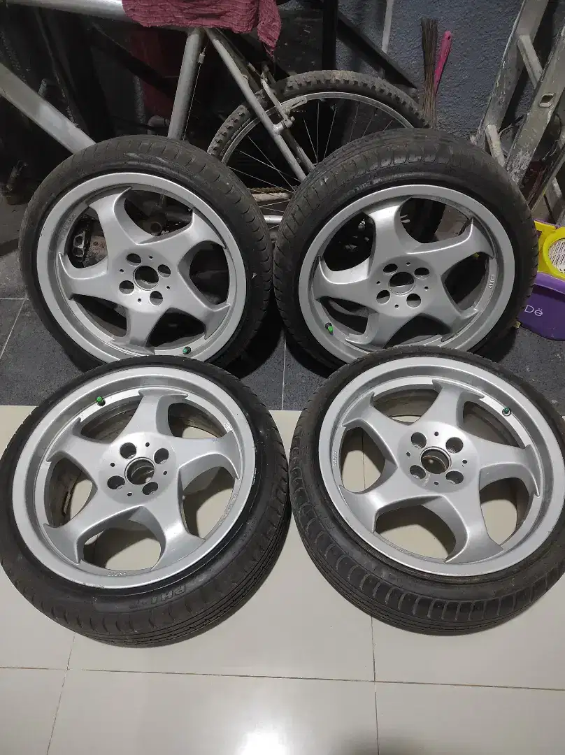 Jual velg alpha throwing star R17x8 et28 4x100