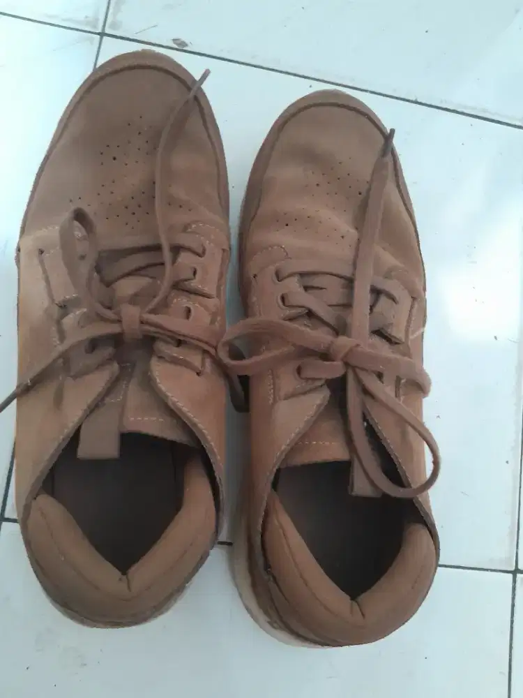 Sepatu casual Rebook