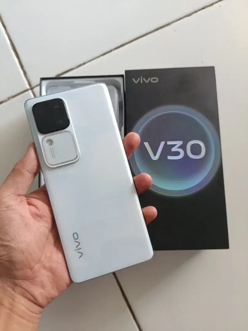 Vivo v30 8/256 like new