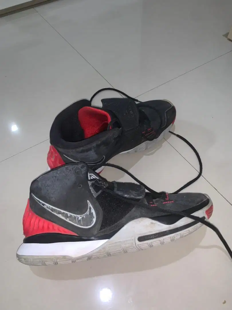 Sepatu Kyrie 6 BRED bekas Mulus