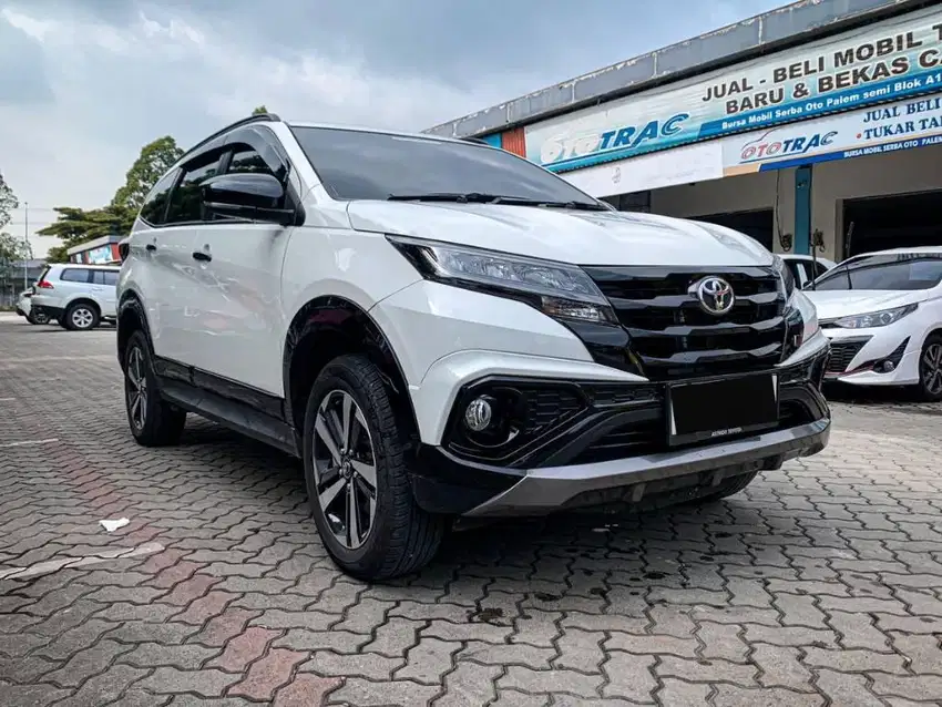 LIKE NEW KM 6RB FACELIFT! TOYOTA RUSH 1.5 GR FACELIFT MATIC 2024 PUTIH