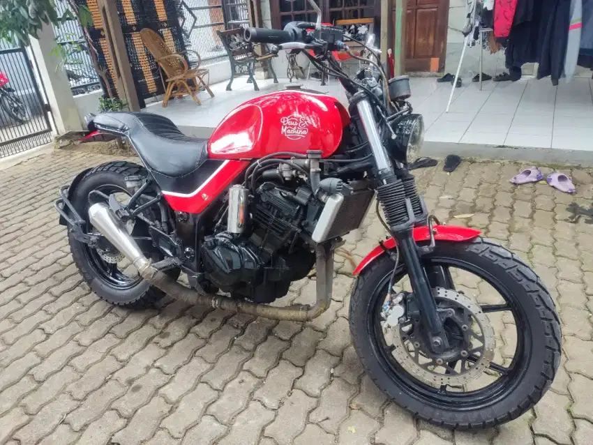 Motor custom Scrambler Ninja 250 2cyl