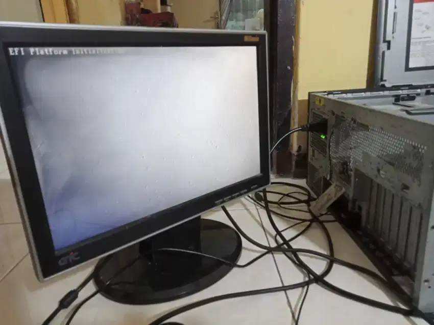 Server IBM X3400 M3 error stuck di UEFI Platform Inizialization