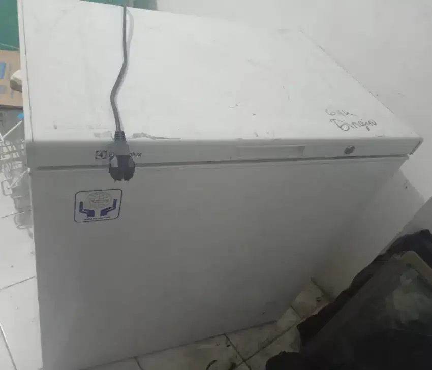 DIJUAL FREEZER BOX MASI SEPERTI BARU