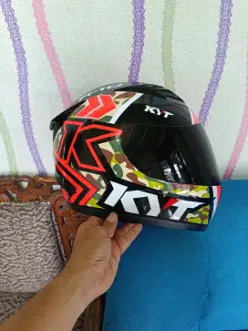 Dijual cepat Helem KYT R-10 full face Rp. 300k nego, jarang dipakai