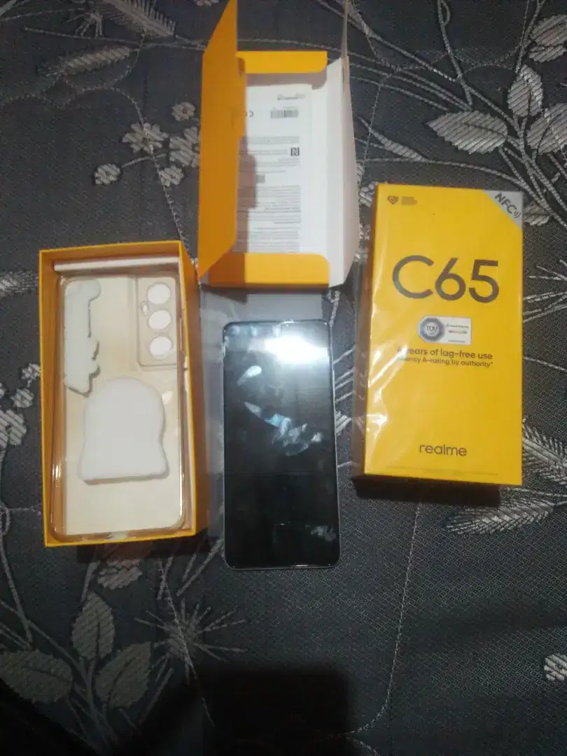 Realme C65 & Realme Buds T01