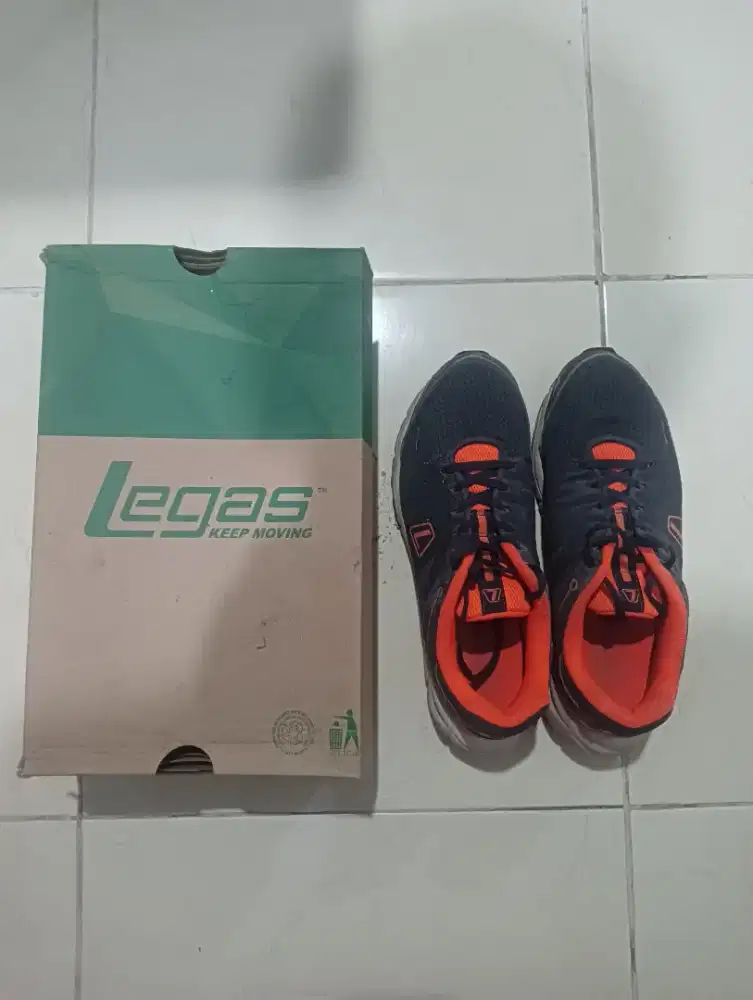 PRELOVED SEPATU LEGAS 41 ORI