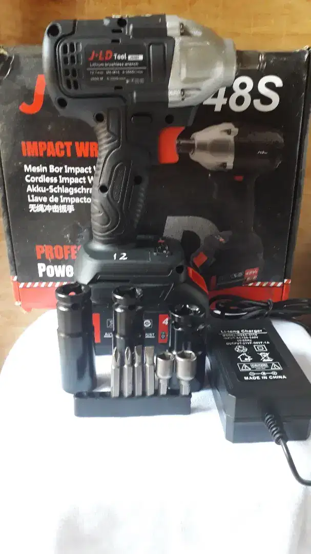 Bor batere impact wrench , buka baut dan ngebor simple