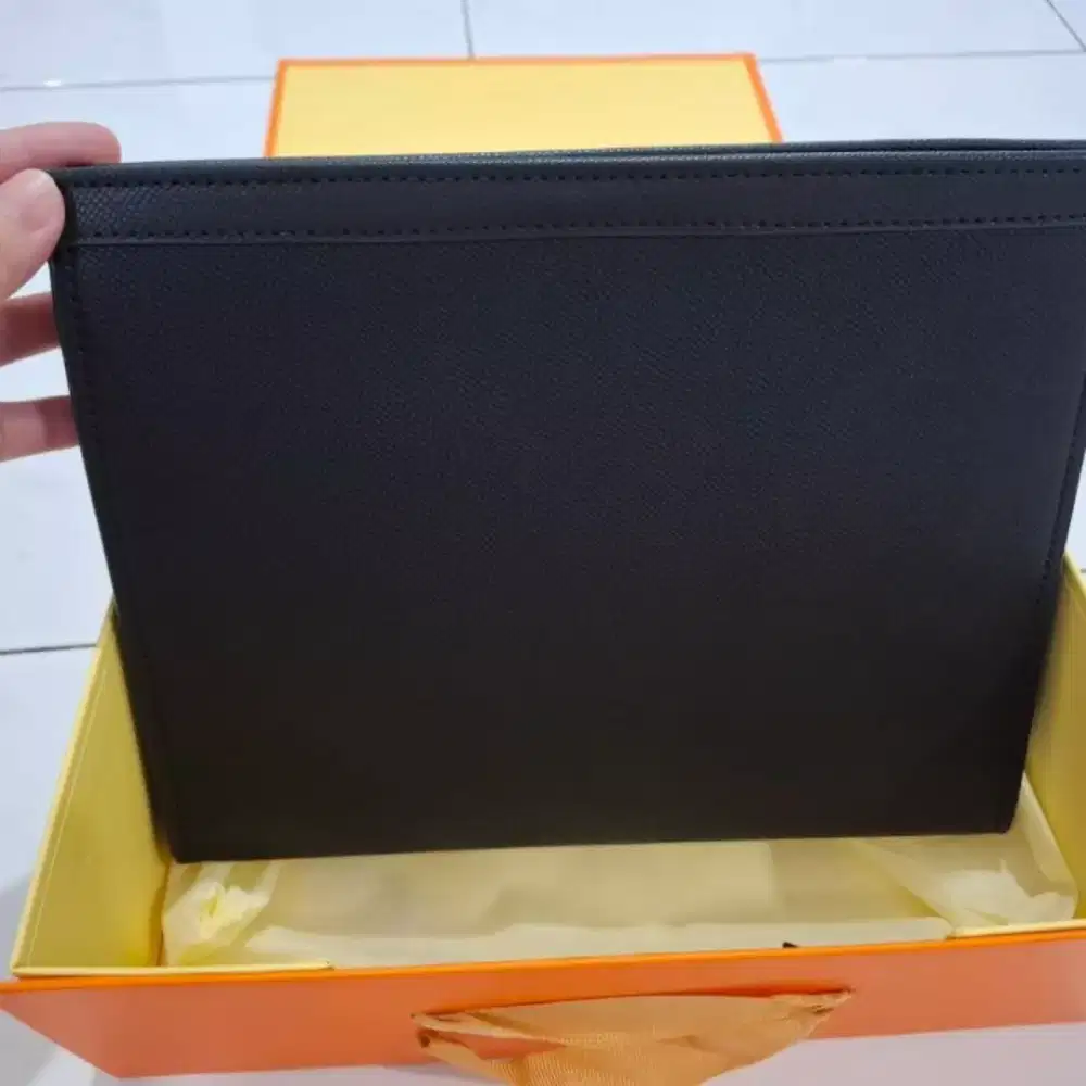Clutch Pouch LV Pria Taiga Leather Hitam Fullset Box Brand New Baru
