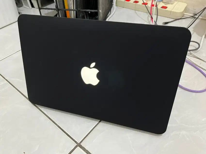 Macbook air 11.6 2015 (8/128gb)