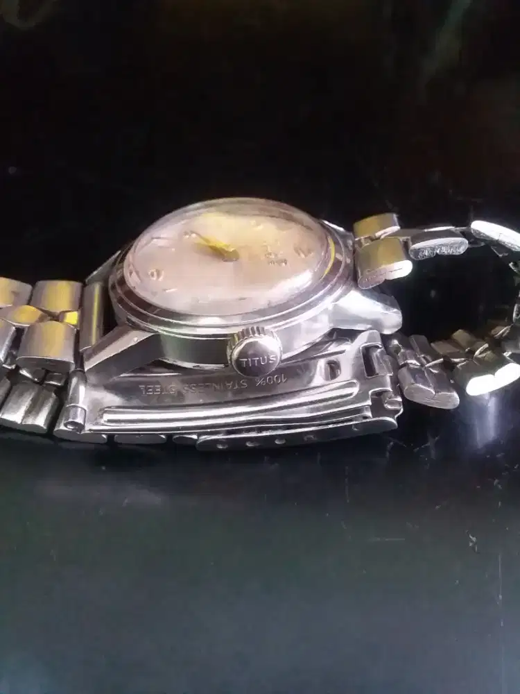Jam lawas Titus manual